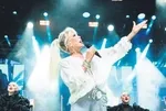 Ajda Pekkan konserinde müzik merhamete dönüştü