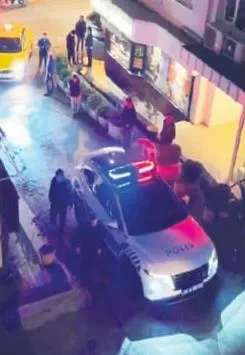 Sosyetik güzel Hande Demir ile sevgilisi Hasan Tufan mekanı birbirine kattı! Şişeler havada uçuştu-4