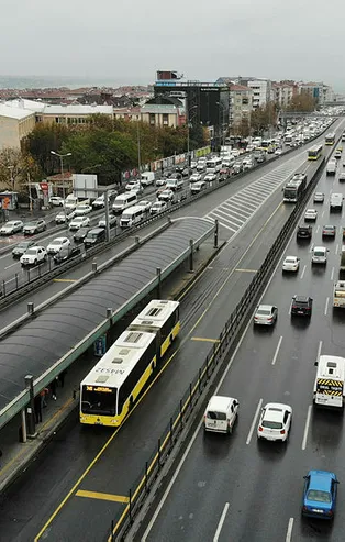 Sokağa çıkma yasağına saatler kala trafik yoğunluğu
