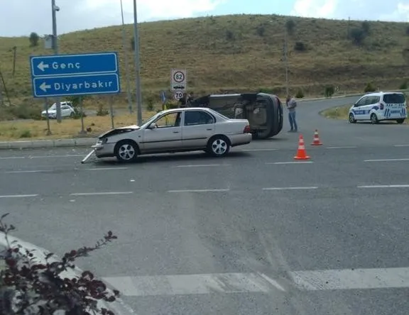 Bingöl’de havalimanı kavşağında kaza: 5 yaralı