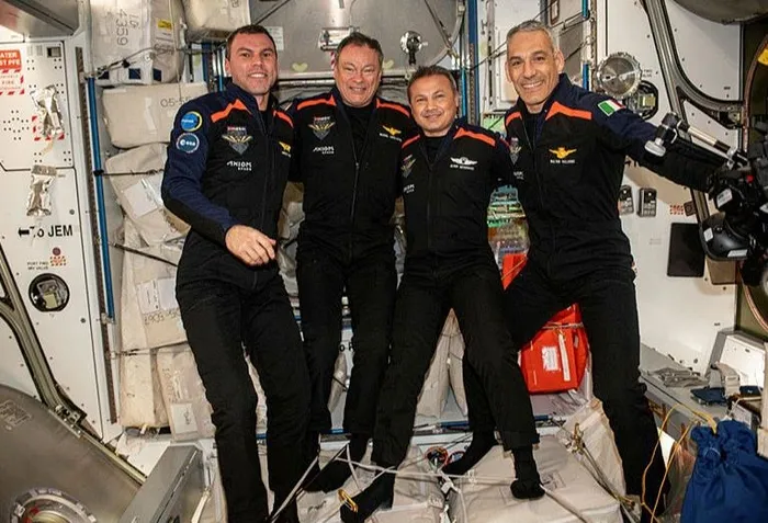 ilk-turk-astronot-alper-gezeravci-uzayda-namaz-ibadetini-nasil-yapacak-takvim-diyaneti-aradi-yonunu-dunyaya-do-1706048212613.jpeg İlk Türk astronot Alper Gezeravcı uzayda namaz ibadetini nasıl yapacak? TAKVİM Diyanet'i aradı: Yönünü dünyaya dönerek ibadetini yapabilecek-2