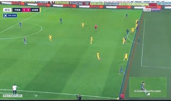 bu-iste-bir-yamukluk-var-1593388873364.jpeg Bu işte bir yamukluk var! Türkiye, Trabzonspor- Ankaragücü maçındaki ofsayt çizgisini konuşuyor-5