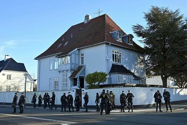 avrupa-kuran-i-kerime-alcak-saldiriya-sahip-cikiyor-rasmus-paludan-bu-kez-danimarkada-cuma-namazi-cikisi-muslu-1674832690414.jpeg Kur'an-ı Kerim'e alçak saldırıya Mehter Marşlı ayar! Provokatör Rasmus Paludan bu kez Danimarka'da sahneye çıktı-8