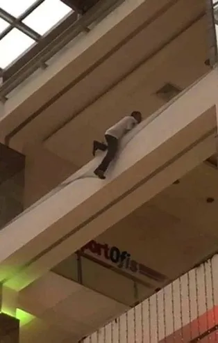 Son dakika: İstanbul Bakırköy'de AVM'de intihar girişimi