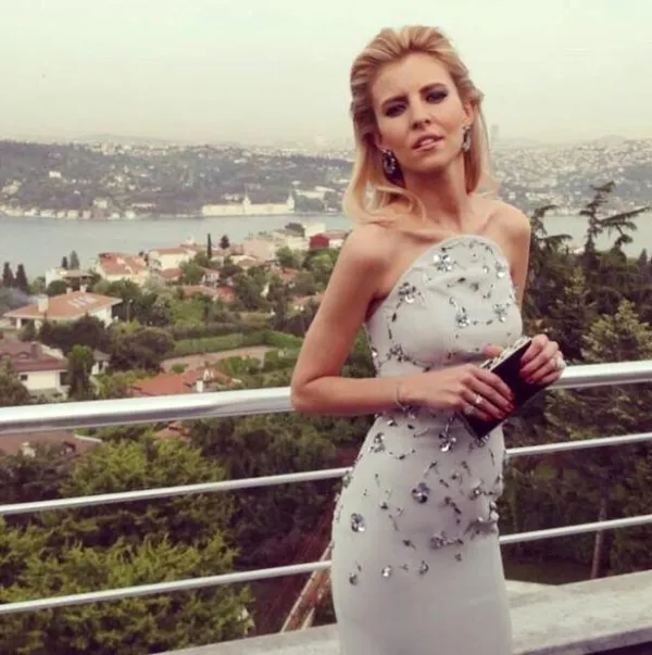 Edis şarkısını jet kazasında ölen Burcu Gündoğar Urfalı’ya ithaf etti-3