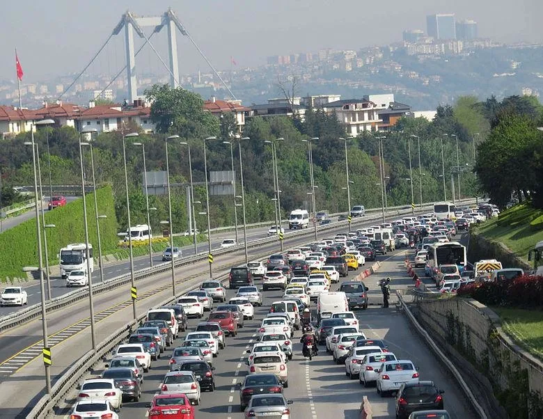 Şehitler Köprüsü’nde trafik yoğunluğu