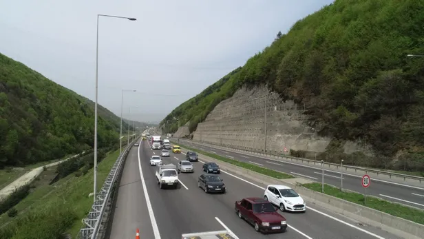 bolu-tuneli-acik-mi-kapali-mi-29-nisan-persembe-bolu-tuneli-ve-turkiye-geneli-yol-trafik-durumu-1619680618767.jpg