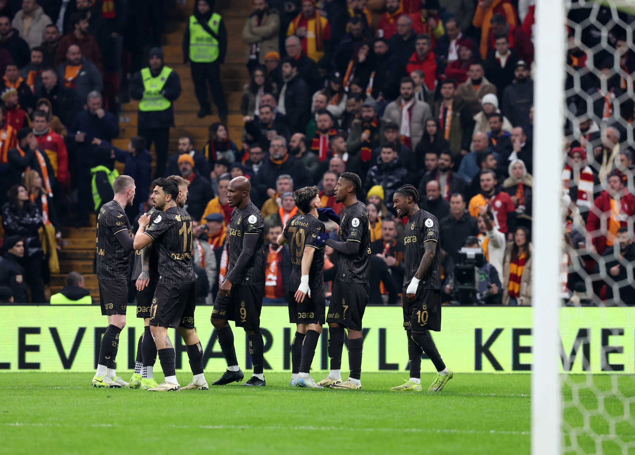 Hocaların hedefi zafer! Trabzonspor - Galatasaray derbisinin 11'leri netleşti - 13