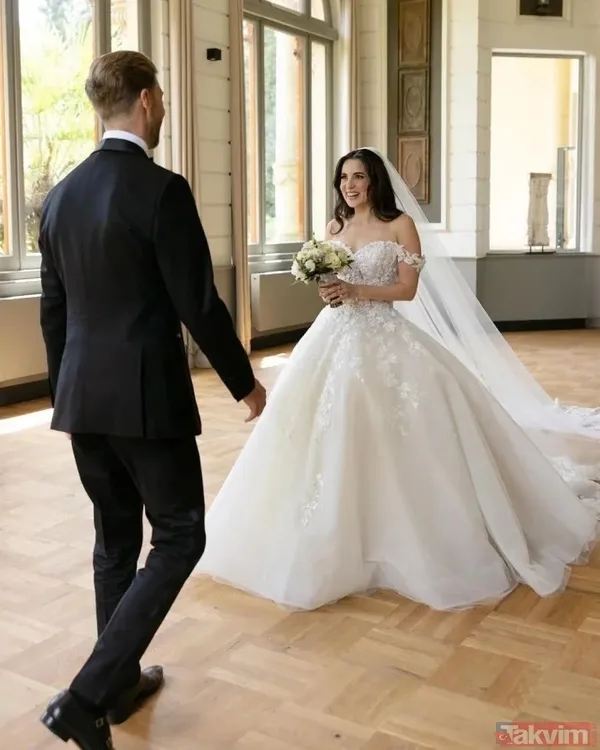 Karsu bebeğinin cinsiyetini pankartla duyurdu! Eşi Mike Schrama sevinçten yerinde duramadı - 4