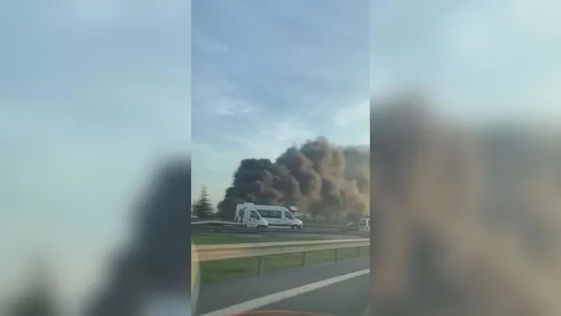 Son dakika: Bayrampaşa Hali'nde yangın! Dumanlar çevre yolundan görüntülendi-4