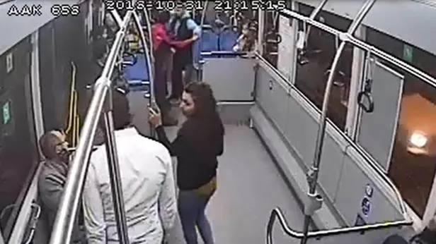 Halk otobüsünü karıştıran taciz!-1