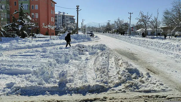 yarin-ispartada-okullar-tatil-mi-7-subat-pazartesi-isparta-kars-aksarayda-kar-tatili-var-mi-okullar-5-gun-tati-1644132981338.jpg Bugün Isparta'da okullar tatil mi? 7 Şubat Pazartesi Isparta, Kars, Aksaray'da kar tatili var mı? Okullar 5 gün tatil mi? Valilik açıklamaları...-2