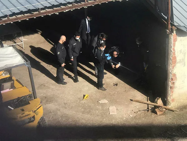 1609768423089.jpg SON DAKİKA! Balıkesir'de kiracı dehşeti! Ortalık kan gölüne döndü-5
