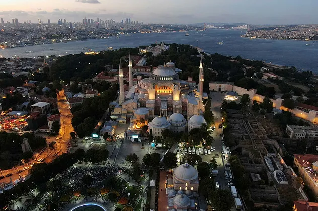 Ayasofya Camii'nde arife yoğunluğu