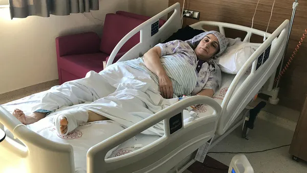 33-saat-sonra-enkazdan-cikartilan-mucize-kadin-afadin-isigini-gorunce-agladim-1677396825853.jpg 33 Saat sonra enkazdan çıkartılan mucize kadın: “AFAD'ın ışığını görünce ağladım”-2