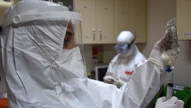 Koronavirüs vakaları 10 binin üzerinde... Maske geri gelecek mi? Fahrettin Koca'dan flaş açıklama!