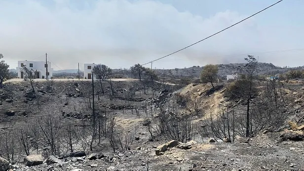 bakan-hakan-fidan-yunan-mevkidasi-ile-goruserek-gecmis-olsun-dileklerini-iletti-1690389262799.jpeg Bakan Hakan Fidan, Yunan mevkidaşı ile görüşerek geçmiş olsun dileklerini iletti-3