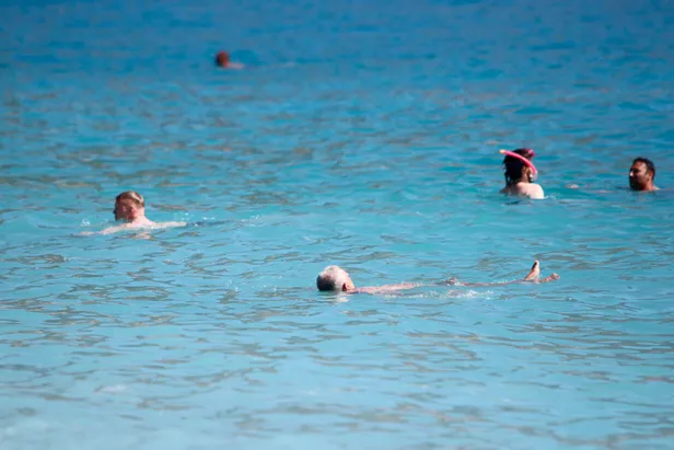 Adım atacak yer yok! Bodrum plajlarında yer kalmadı-4