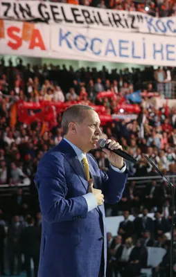 "Kim dönerse dönsün biz dönmeyiz bu yoldan"