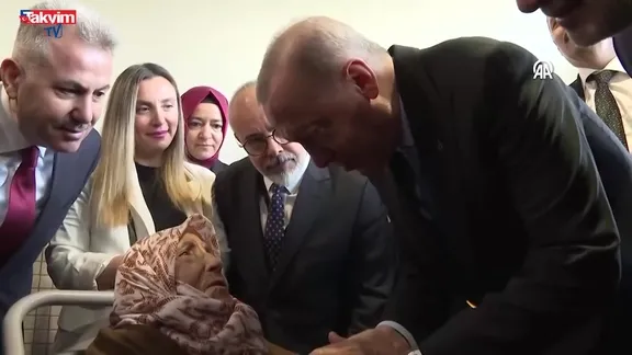 Başkan Erdoğan 102 yaşındaki Gülsüm Sakallı ile görüştü