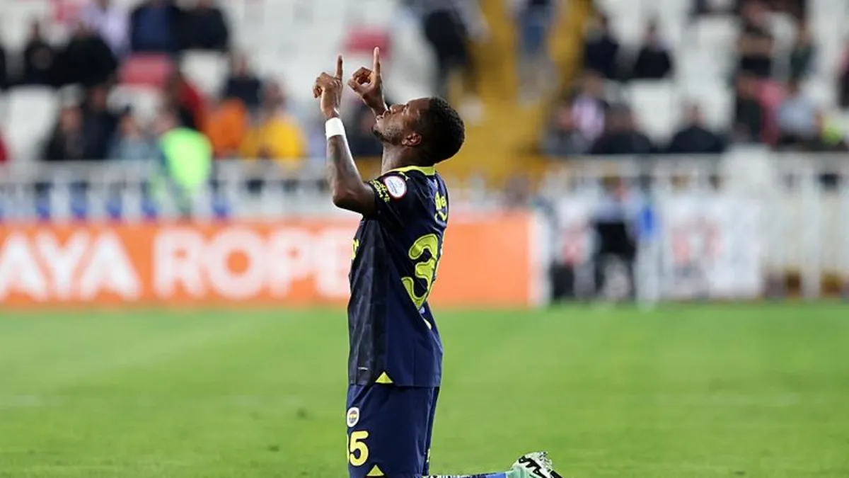 Fenerbahçe'nin yıldız orta sahası Fred'e Katar ve Suudi takımları ilgi gösterdi