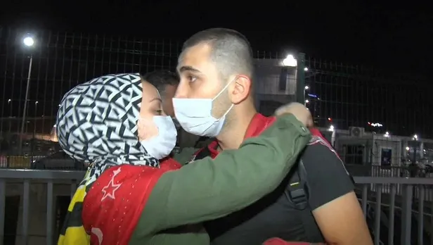 Son dakika: İstanbul'da yasağa rağmen asker uğurlama törenleri devam ediyor: Polis, konvoyu otogara almadı-3