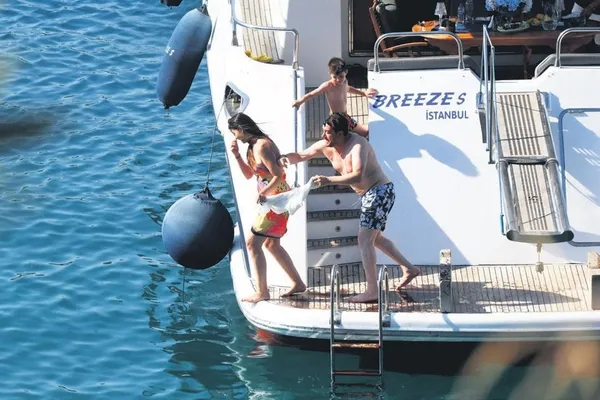 ask-tazelediler-1689883306563.jpeg Boşandı boşanıyorlar derken oyuncu Metin Yıldız ve eşi Ceylan Yılmaz aşk tazeledi!-3