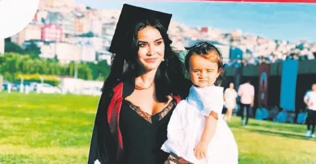 2 çocukla kep giydi