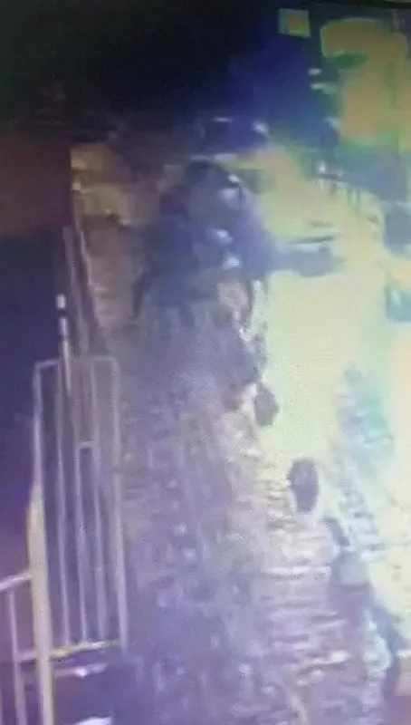 son-dakika-istanbulun-taksici-derdi-bitmiyor-beyoglunda-taksici-aracindan-inen-genc-kizi-darbetti-1647951476262.jpg SON DAKİKA: İstanbul'un taksici derdi bitmiyor! Beyoğlu'nda taksici aracından inen genç kızı darbetti-2