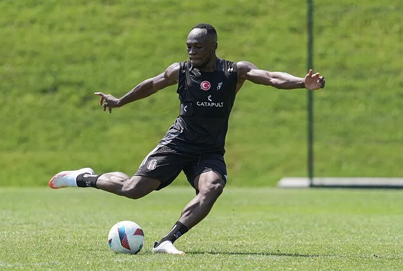 Beşiktaş’ta bir ayrılık daha!