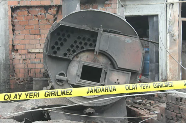 Balıkesir'de buhar kazanı patladı ortalık savaş alanına döndü