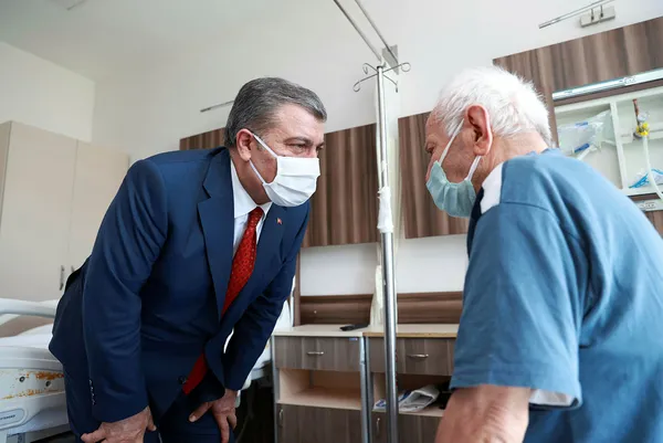 son-dakika-saglik-bakani-fahrettin-koca-asilamayi-yarindan-itibaren-45-yasa-dusuruyoruz-1623256799098.jpg Son dakika! Sağlık Bakanı Fahrettin Koca: Aşılamayı yarından itibaren 45 yaşa düşürüyoruz-3