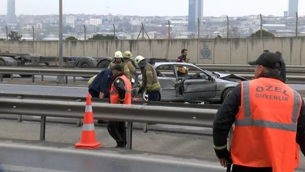1678974299542.jpg Ambarlı'da otomobil TIR'a arkadan çarptı: 3 ölü! Feci kaza kamerada-2
