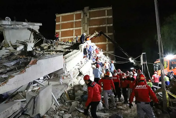 izmir-depreminin-ardindan-enkaz-altindaki-cocuktan-kurtarma-personeline-abi-sen-gitme-1604091099193.jpg İzmir depreminin ardından enkaz altındaki çocuktan kurtarma personeline: Abi sen gitme…-2