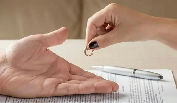 egitim-cehaleti-alir-eseklik-baki-kalir-muhendis-koca-bosanmak-isteyen-karisinin-sirtina-icinde-seytan-var-diy-1647337368716.jpg Eğitim cehaleti alır eşeklik baki kalır! Mühendis koca boşanmak isteyen karısının sırtına "içinde şeytan var" diyerek sürekli sopayla vurdu-6