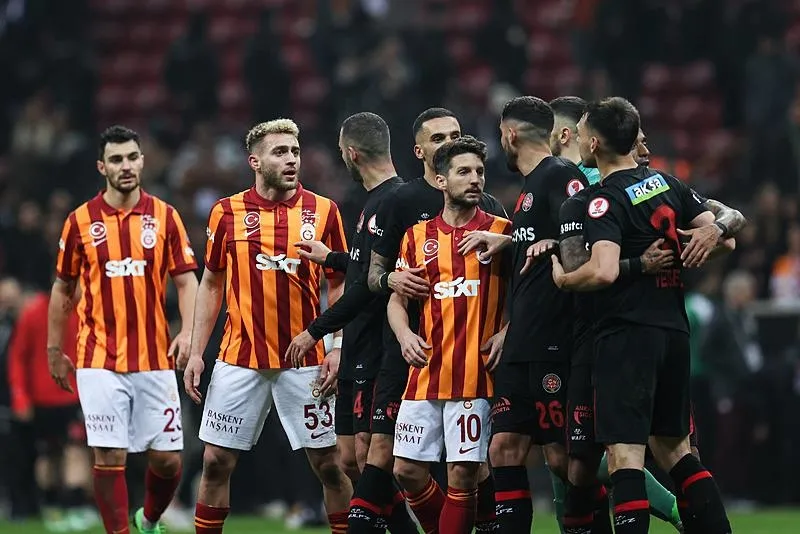Usta yazarlar Beşiktaş - Galatasaray derbisini değerlendirdi: Kazanırsa yüzde 51 şampiyon-5