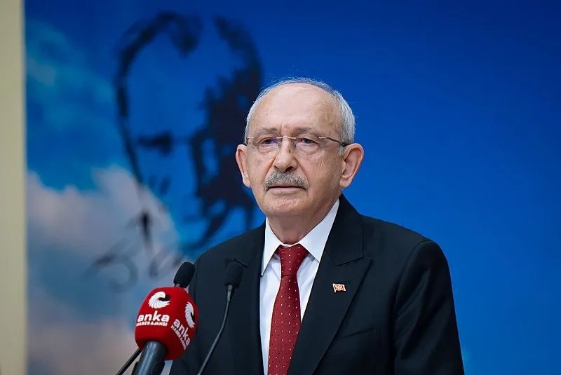 kemal-kilicdaroglu-ozgur-ozelin-izlerini-siliyor-fonuna-kadar-kaldirdi-1782999754924.jpeg Kemal Kılıçdaroğlu'nun Özgür Özel temizliği: Fonuna kadar kaldırdı-6