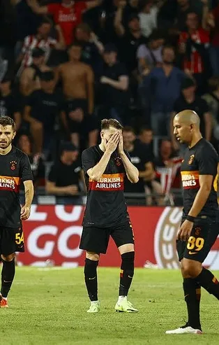 Transfer patlaması! Galatasaray, PSV’ye yenilince taraftar yönetime isyan etti