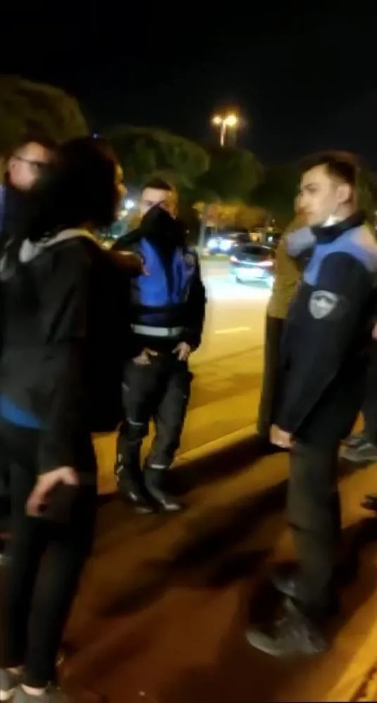 takside-taciz-tartismasi-o-anlar-kamerada-1638171215611.jpg Takside taciz tartışması! O anlar kamerada-4