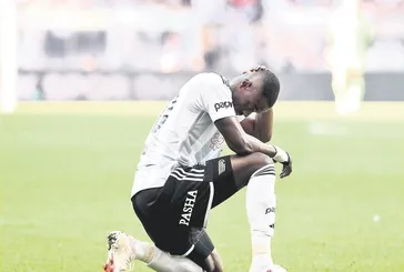 Beşiktaş'ta Bailly'nin sakatlığı sonrası transfer politikası yeniden tartışma konusu oldu