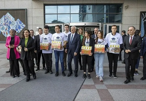 ak-partili-durgut-genclerin-topladigi-izmaritleri-cok-uluslu-sigara-sirketlerine-postaladi-1680273189179.jpg AK Parti'li Durgut, gençlerin topladığı izmaritleri çok uluslu sigara şirketlerine postaladı | Meclis’te bile en yaygın toksik çöp: Sigara izmariti!-2