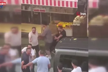 Elinde sopayla geldi: Meydan dayağı yedi