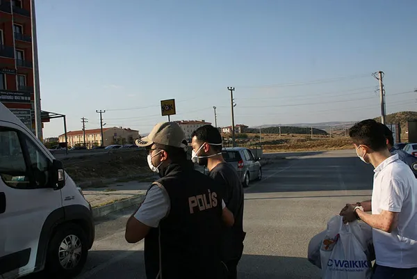 fetocu-3-hashasi-yunanistana-kacarken-yakalandi-1599494677871.jpg Edirne'de, FETÖ'cü 3 haşhaşi Yunanistan'a kaçarken yakalandı-4