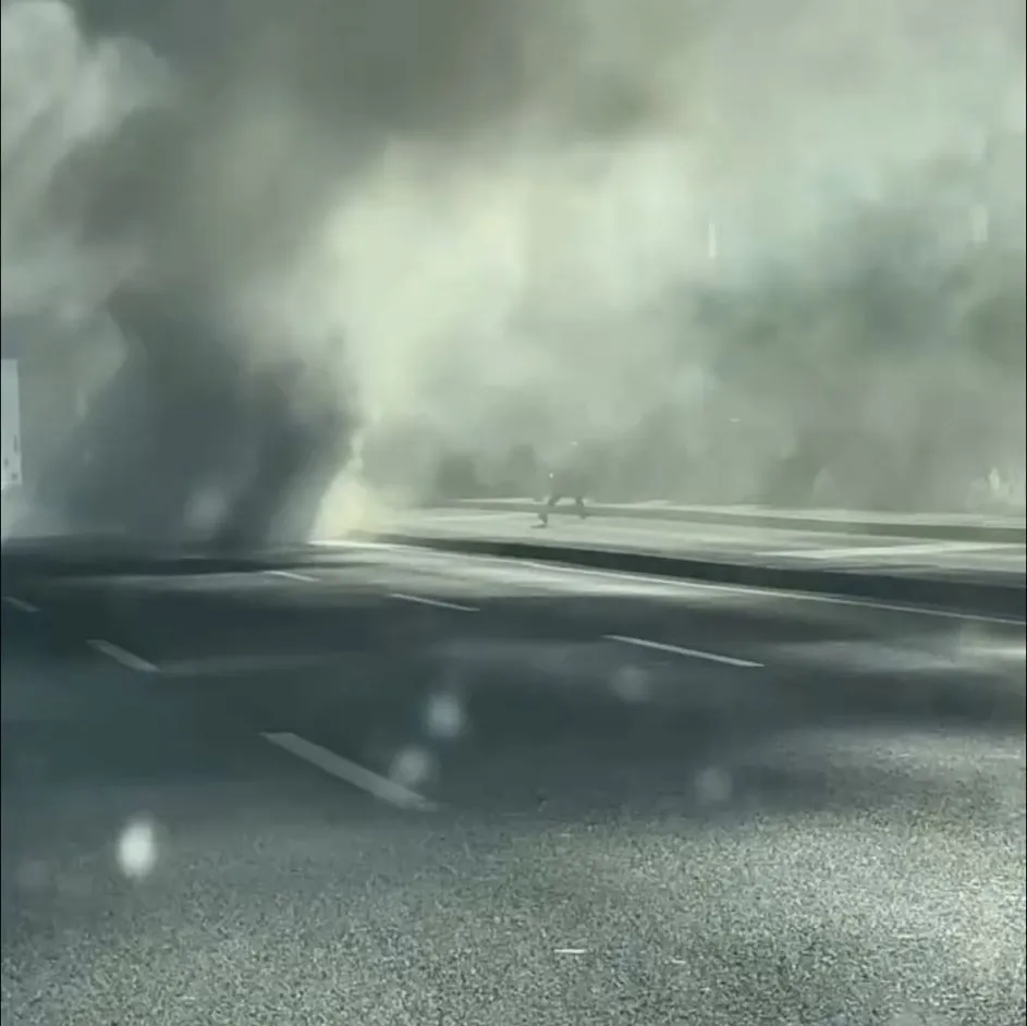 Öğrencileri taşıyan otobüs alev aldı