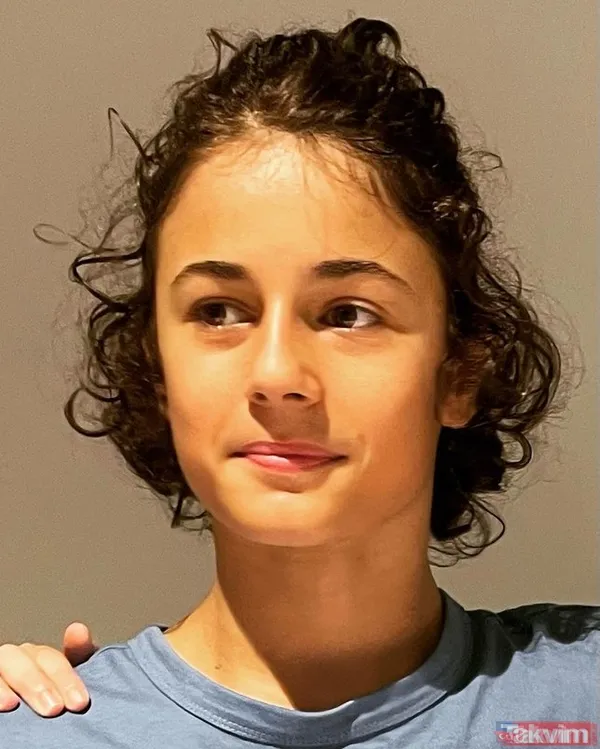 Emre Altuğ’un biricik oğlu Kuzey’in son haline bakın! Çağla Şıkel’in ilk göz ağrısı koca delikanlı oldu! Yakışıklılığıyla ortağı kasıp kavurdu... - 24