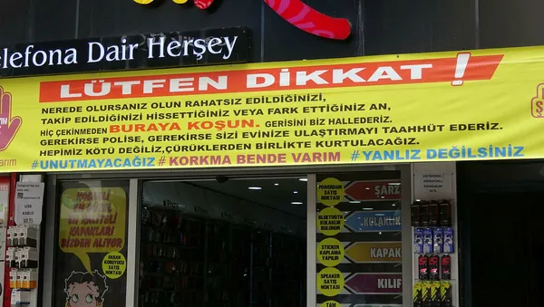 1595940557970.jpg Dükkan kapısına astı! Gören dönüp bir daha baktı: "Takip edildiğiniz an..."-2