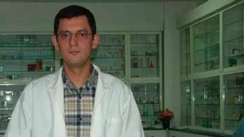 chpde-saibe-var-diyene-ihrac-kusatmasi-berhan-simsek-ekrem-imamoglu-ve-ozgur-ozele-daldi-partiyi-pavyona-dusur-1758632948275.jpeg CHP'de "şaibe var" diyene ihraç kuşatması! Berhan Şimşek Ekrem İmamoğlu ve Özgür Özel'e daldı: Partiyi pavyona düşürdük partilileri birbirine-2