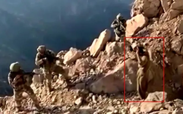 Irak'ın kuzeyindeki Avaşin'de 1917 rakımlı tepede operasyon! Mağarada saklanan 4 PKK'lı böyle teslim oldu-4