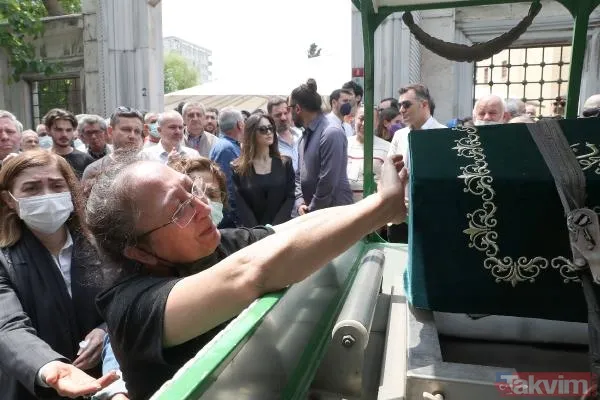 Özlem Sarıkaya Yurt'un son paylaşımı sevenlerini gözyaşlarına boğdu! Cenaze töreninde annesinden yürekleri dağlayan sözler - 24