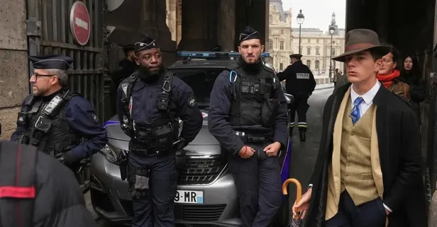 Kim bu 1940’lardan fırlayıp gelen yakışıklı dedektif? Louvre Müzesi soygunundan sonra gündeme damga vurdu